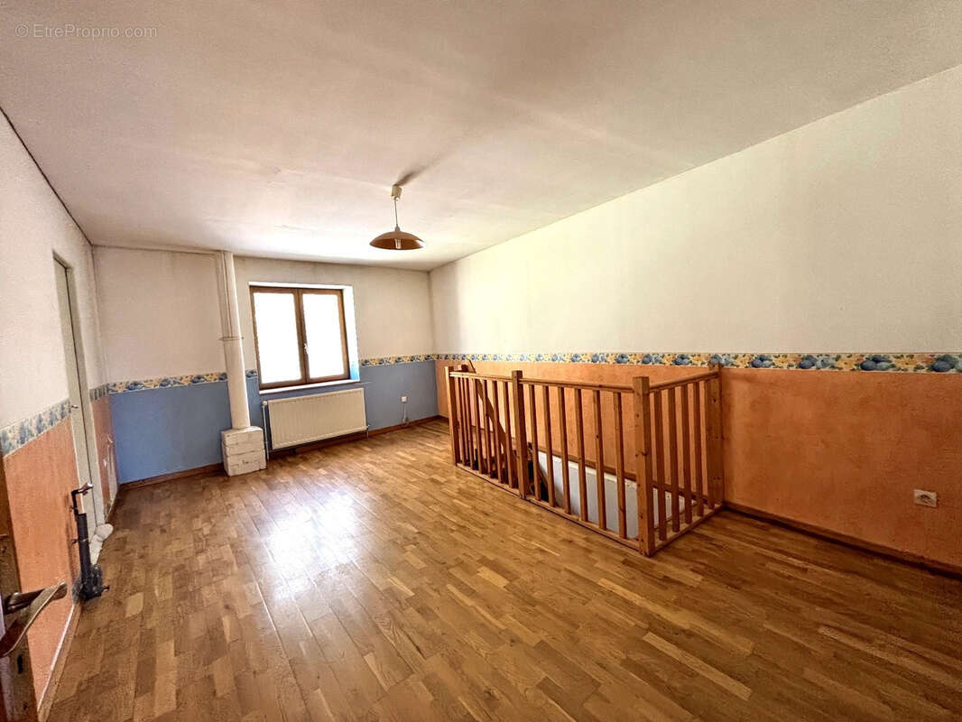 Maison à OURCHES-SUR-MEUSE