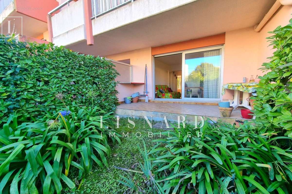 Appartement à VALLAURIS