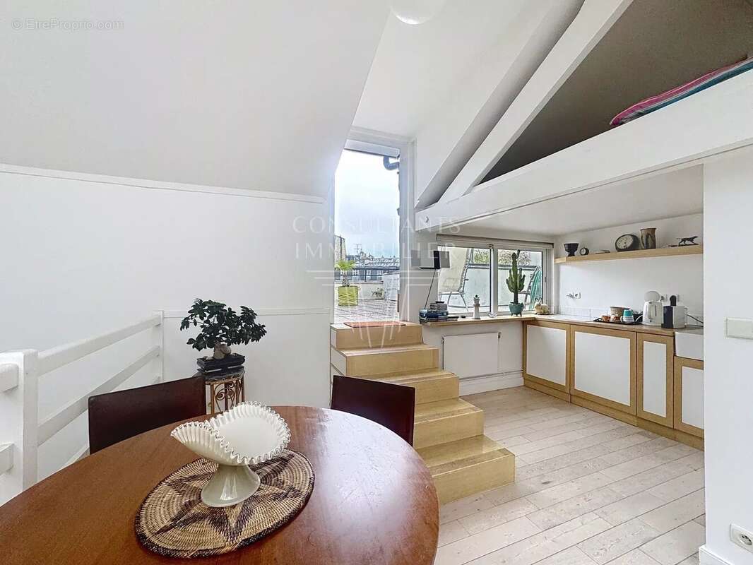 Appartement à PARIS-16E