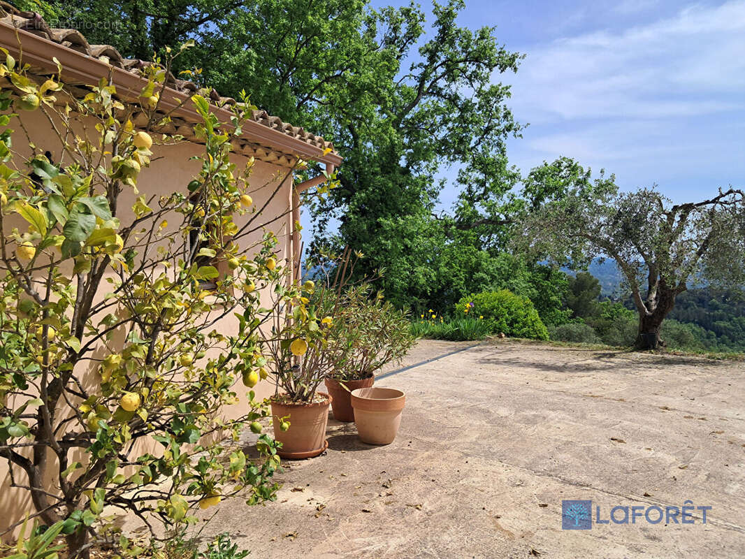 Maison à CHATEAUNEUF-GRASSE