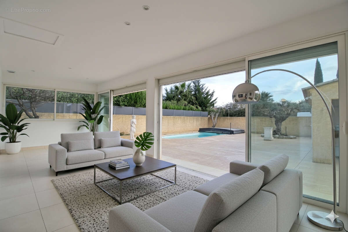 Maison à SAINT-LAURENT-D'AIGOUZE