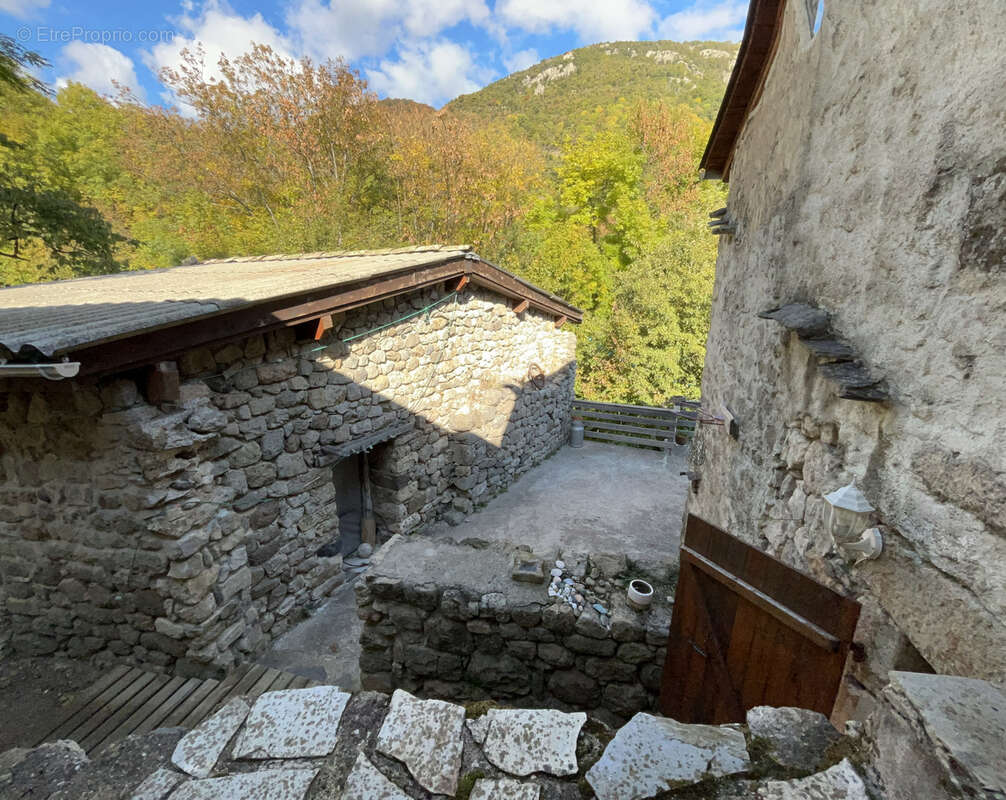 Maison à MONTPEZAT-SOUS-BAUZON