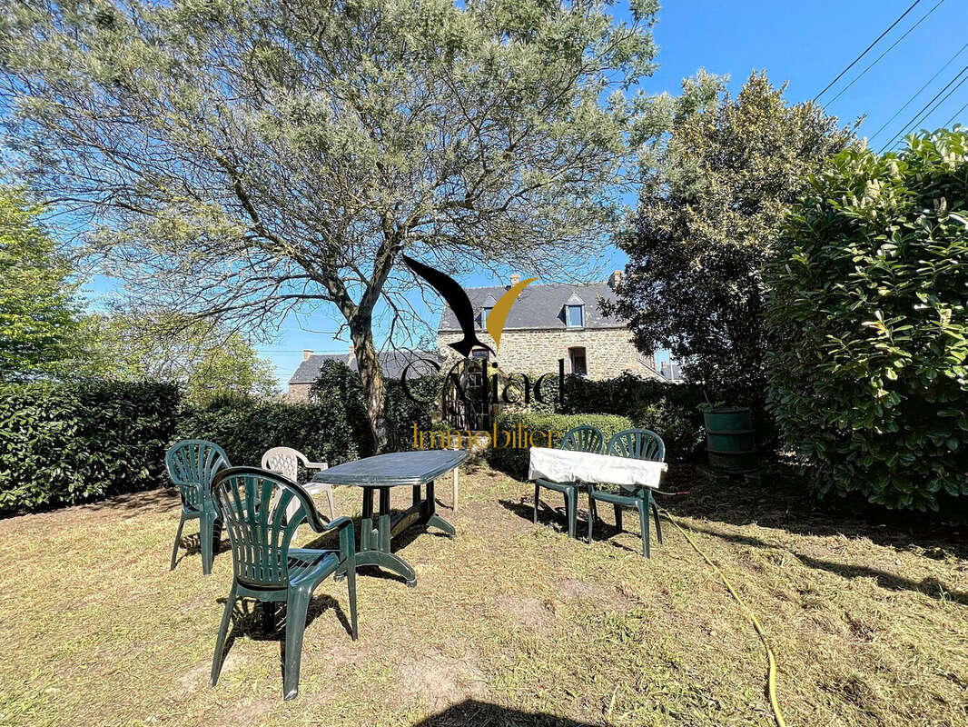 Maison à SAINT-MELOIR-DES-ONDES
