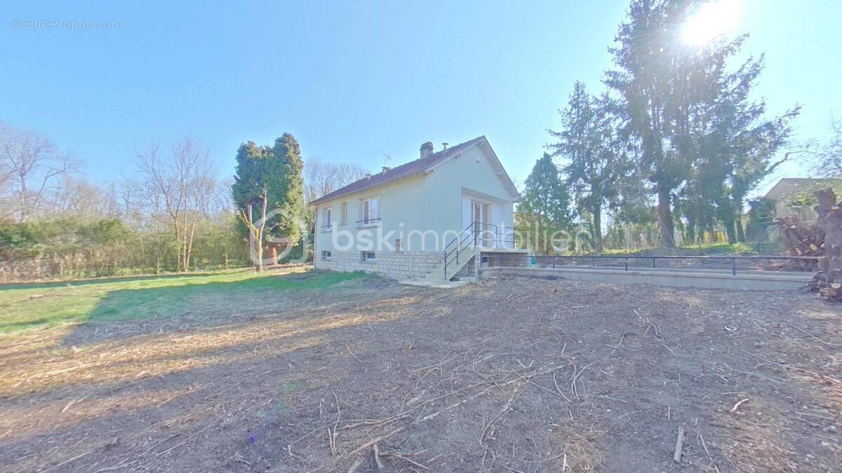 Maison à EGRISELLES-LE-BOCAGE