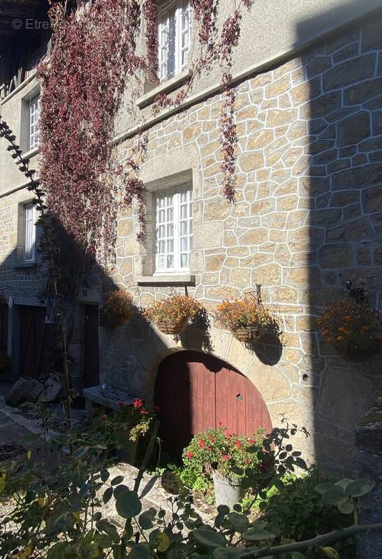 Maison à EYMOUTIERS