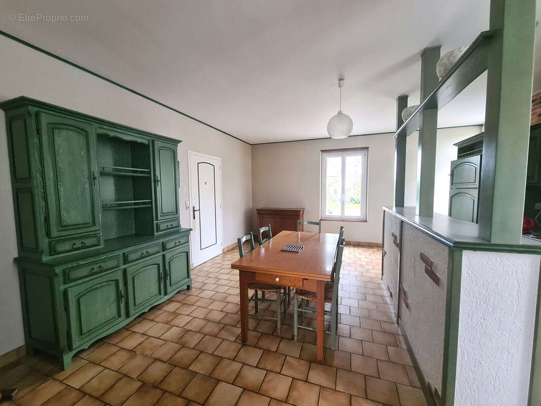 Maison à MONTREVAULT