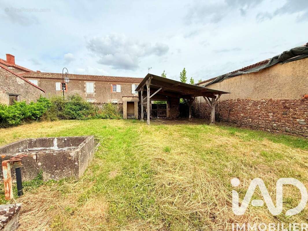 Maison 96 m² à Millac  - photo 8