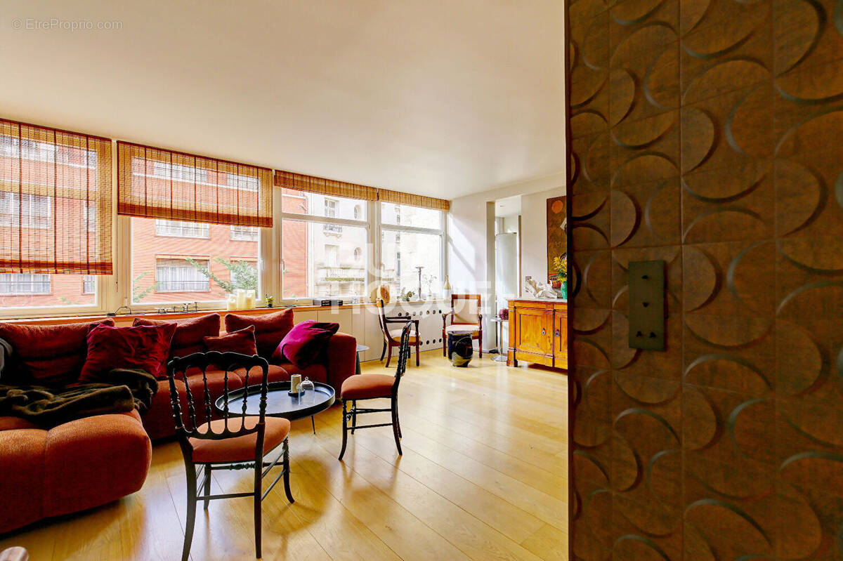 Appartement à PARIS-16E