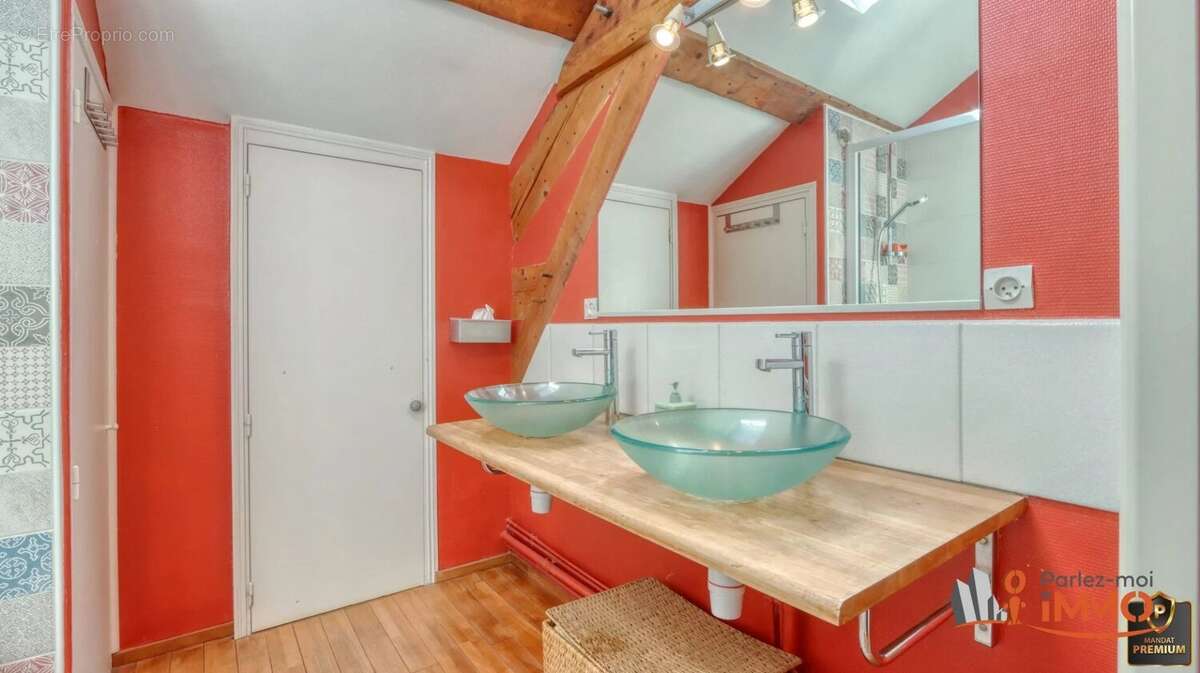 Maison à MONTROND-LES-BAINS