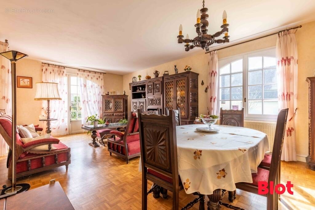 Maison à THORIGNE-FOUILLARD