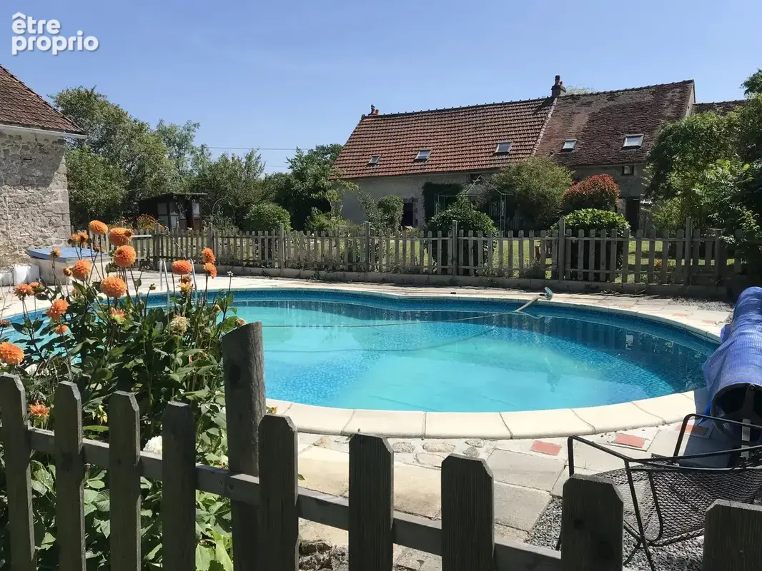 Ferme du début du  20ème siècle,  nombreuses dépendances, maison à rénover, piscine - photo 2