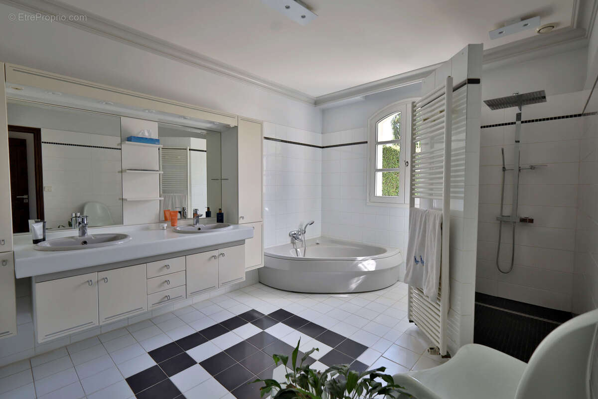 Maison à SAINT-GEORGES-D'ESPERANCHE