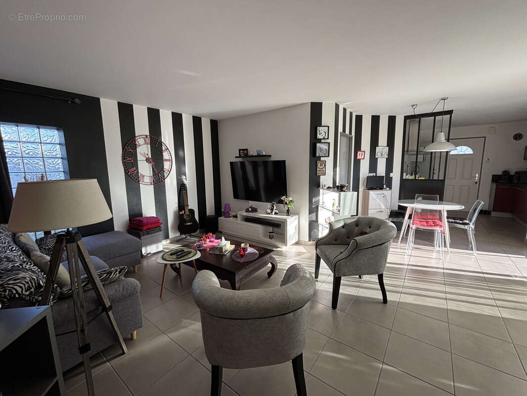 Maison à VARENNES-LE-GRAND