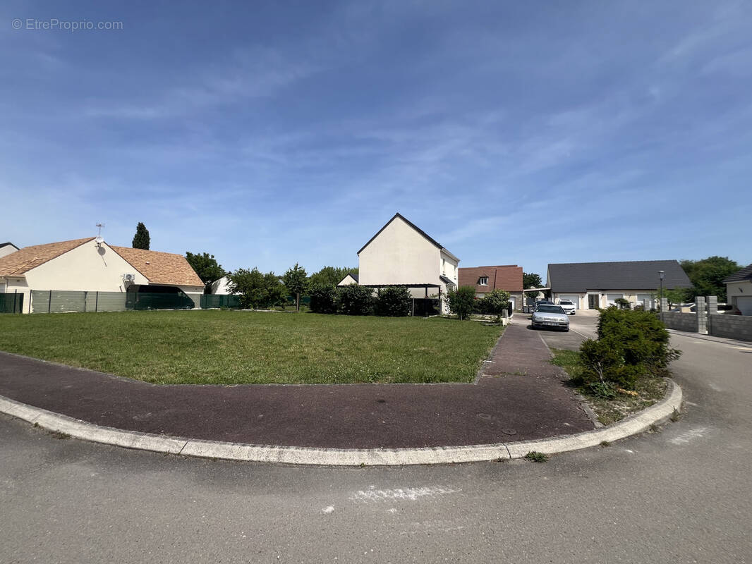 Terrain à SENS