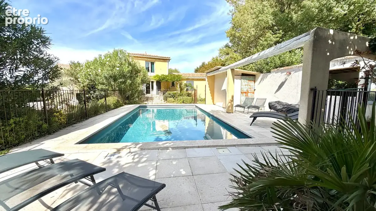 Villa avec piscine sur 2700 m² de jardin, clos, arboré et paysagé. - photo 4