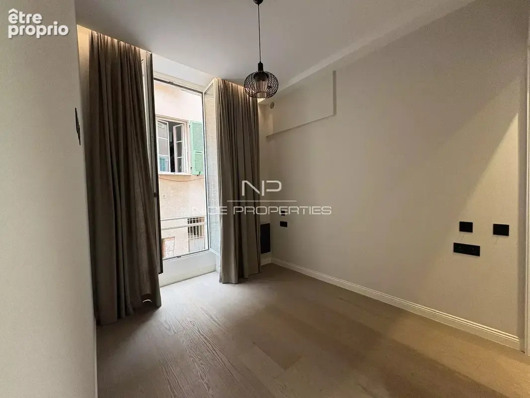 Coeur de Villefranche-sur-Mer, superbe appartement 3 pièces rénové et climatisé - photo 10