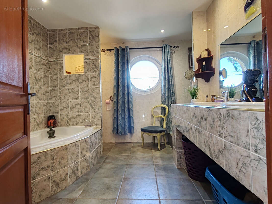 Maison à LIVRON-SUR-DROME