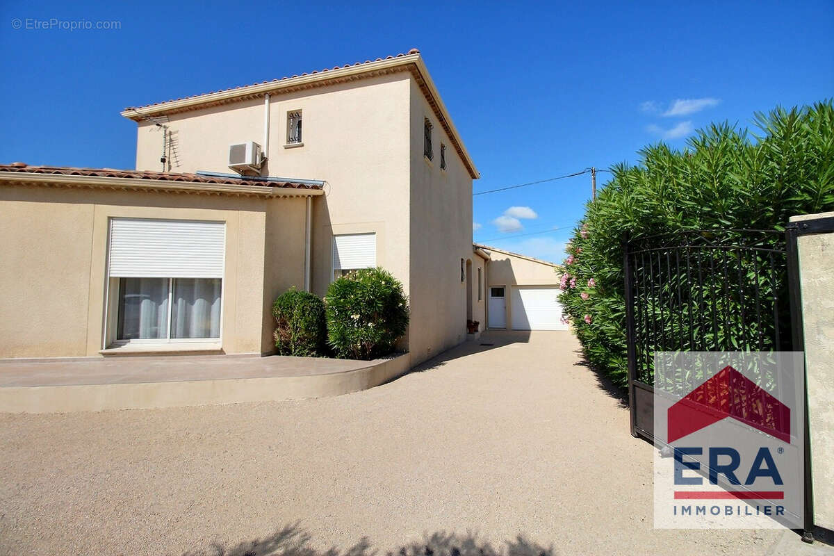 Maison à CAMARET-SUR-AIGUES