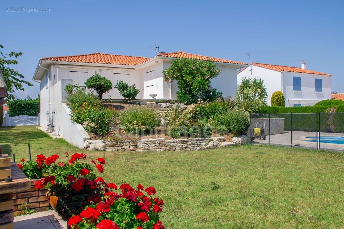 Vaux-sur-mer – maison 160 m² avec piscine, à proximité de pontaillac - photo 25