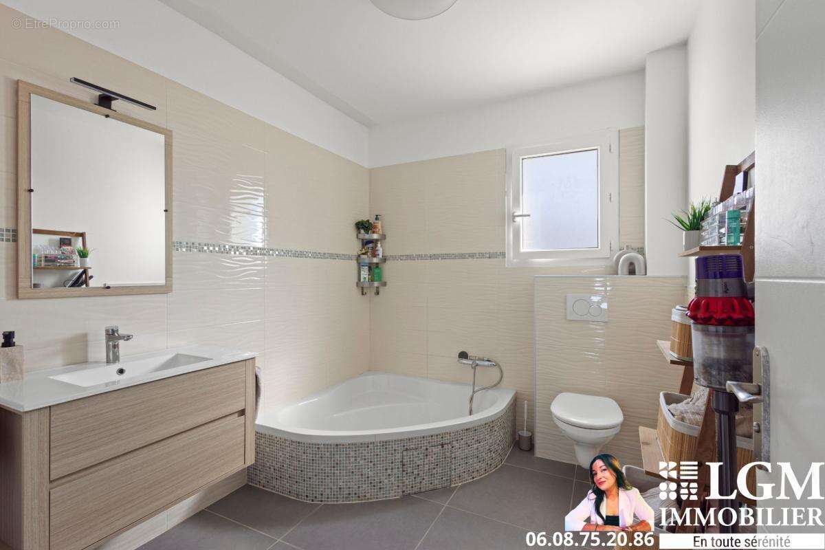 Basses Viougues – Maison contemporaine 2016 – 154 m² – Garage - photo 10
