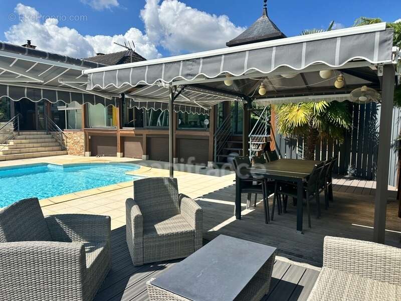 Maison à vendre 7 pièces AUXERRE (89) 167 m2  Piscine  Terrain de 2300 m2 Dépendance - photo 3