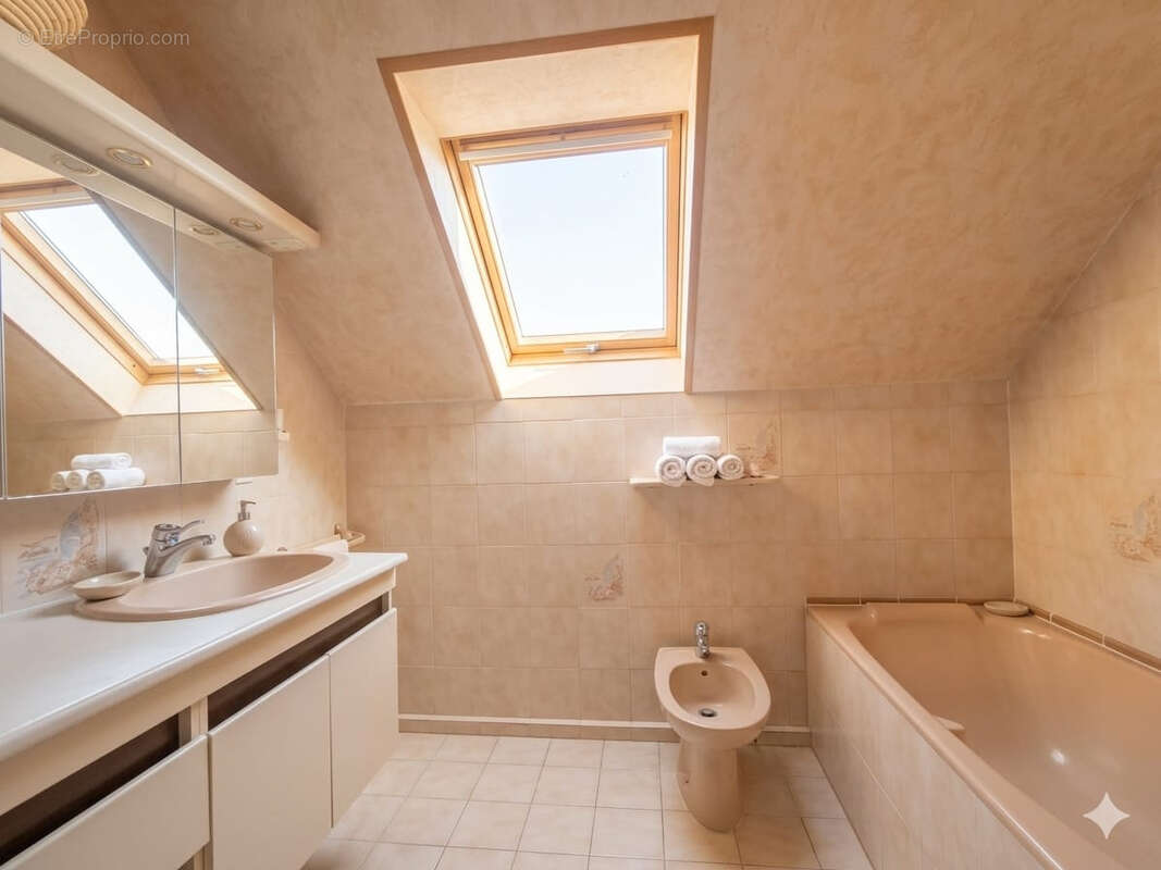 Maison à OZOIR-LA-FERRIERE