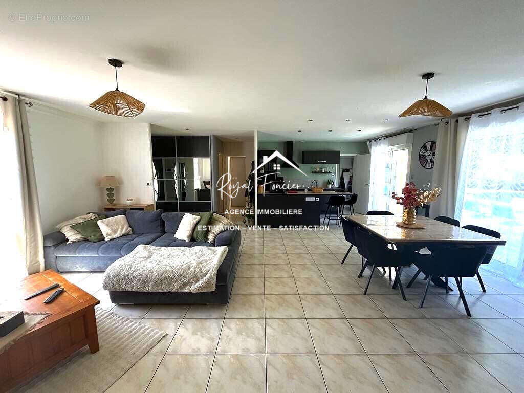 Séjour - Maison à CHATELLERAULT