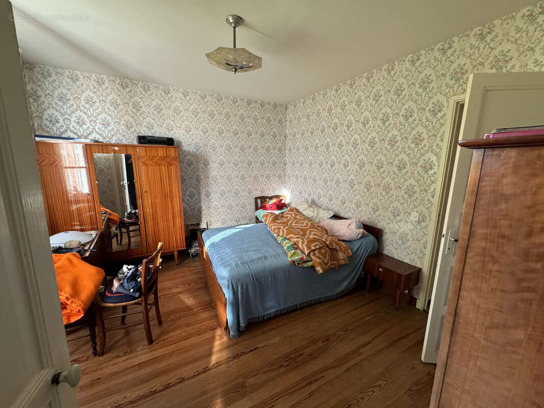 Maison à SAINT-REMY-EN-ROLLAT