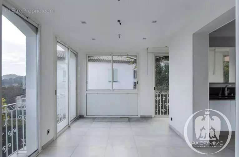 Appartement à LA TURBIE