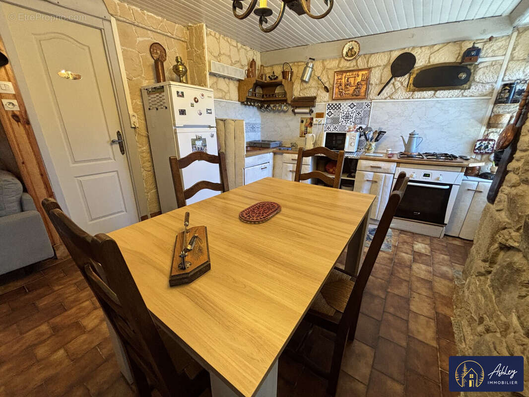 Maison 3 pièces à Saint-Etienne-de-Chomeil (Cantal) - Maison à SAINT-ETIENNE-DE-CHOMEIL