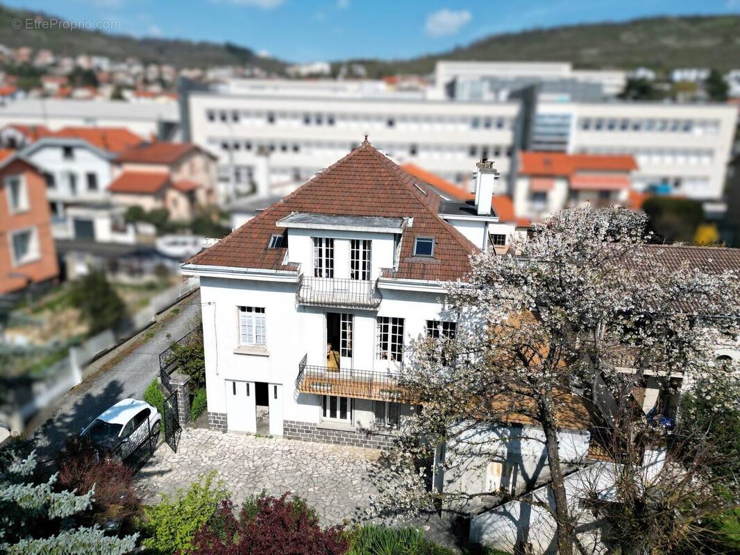 Maison à CLERMONT-FERRAND
