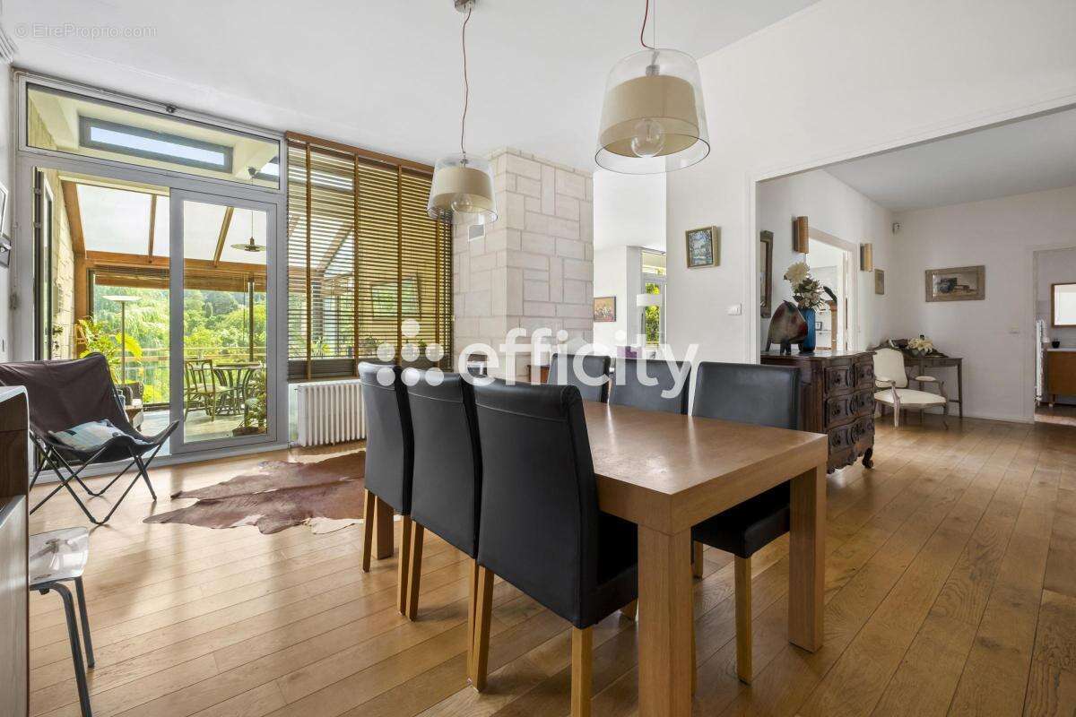 Maison à LA CELLE-SAINT-CLOUD