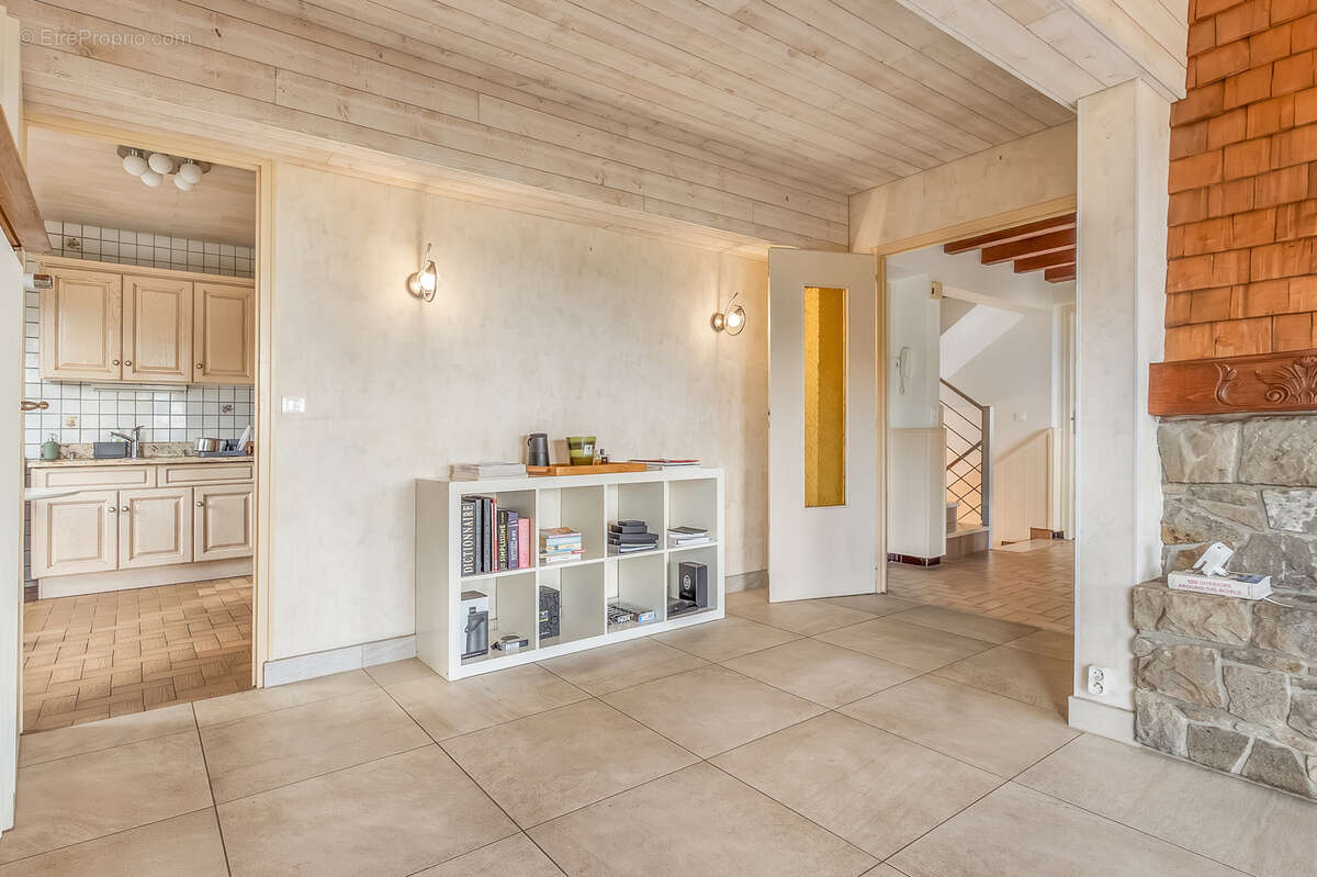 Maison à MONNETIER-MORNEX