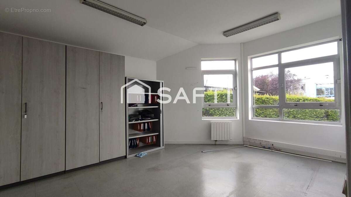 Photo 6 - Commerce à LINAS