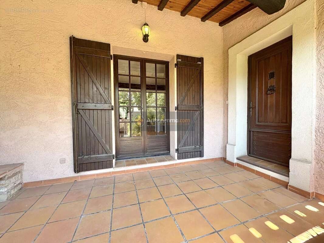 Maison à PUGET-SUR-ARGENS