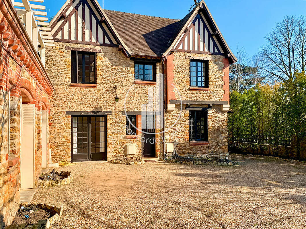 Maison à LA CELLE-SAINT-CLOUD