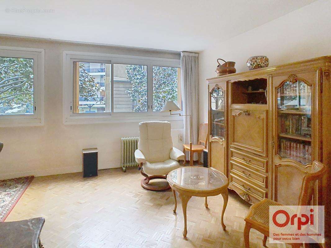 Appartement à ISSY-LES-MOULINEAUX