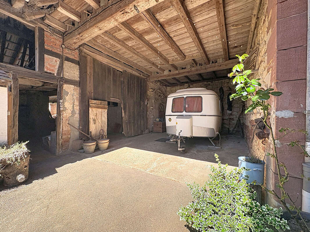 Maison 166 m² - terrain constructible 14 ares - dépendances - photo 13