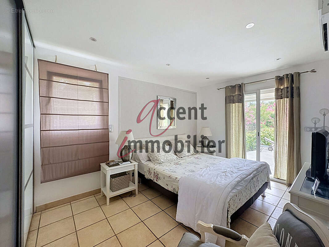 Cabannes, maison principale 180m² avec piscine sécurisée et son local d'activité - photo 6