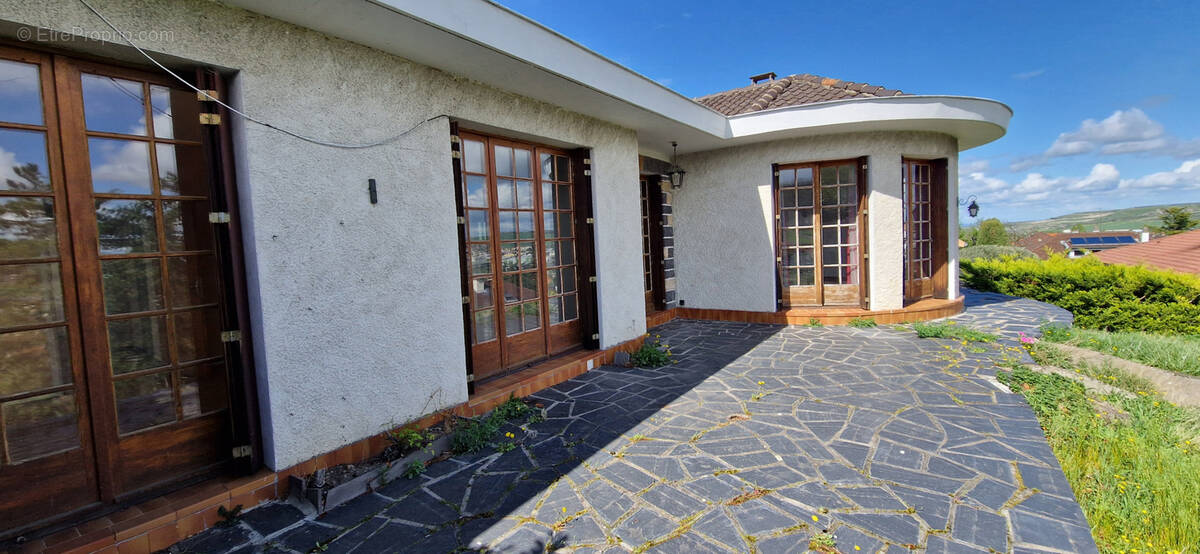 Maison à PERIGNAT-LES-SARLIEVE