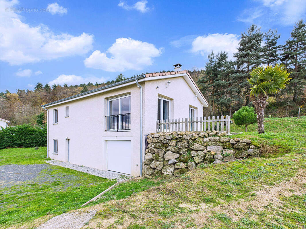 Maison à LE CRESTET