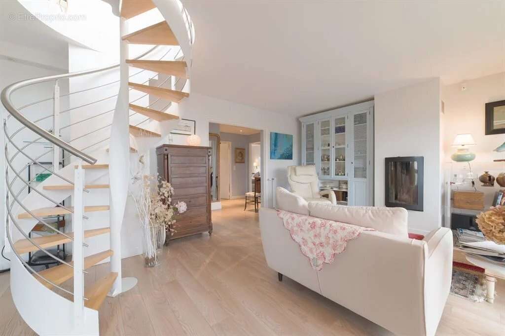 Appartement à SARTROUVILLE