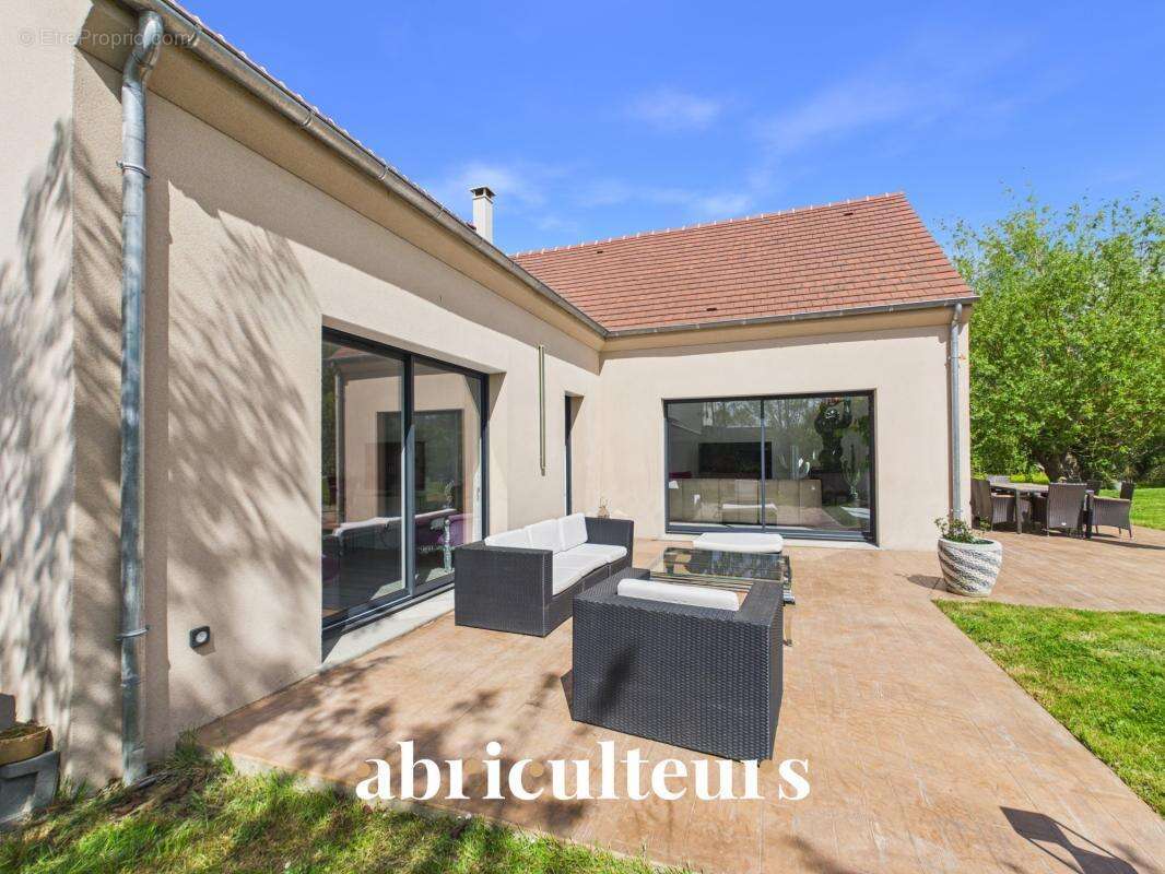 Maison d’architecte de plain-pied récente avec vue panoramique sur la nature environnante en vente à Vaugrigneuse (91640) - photo 6