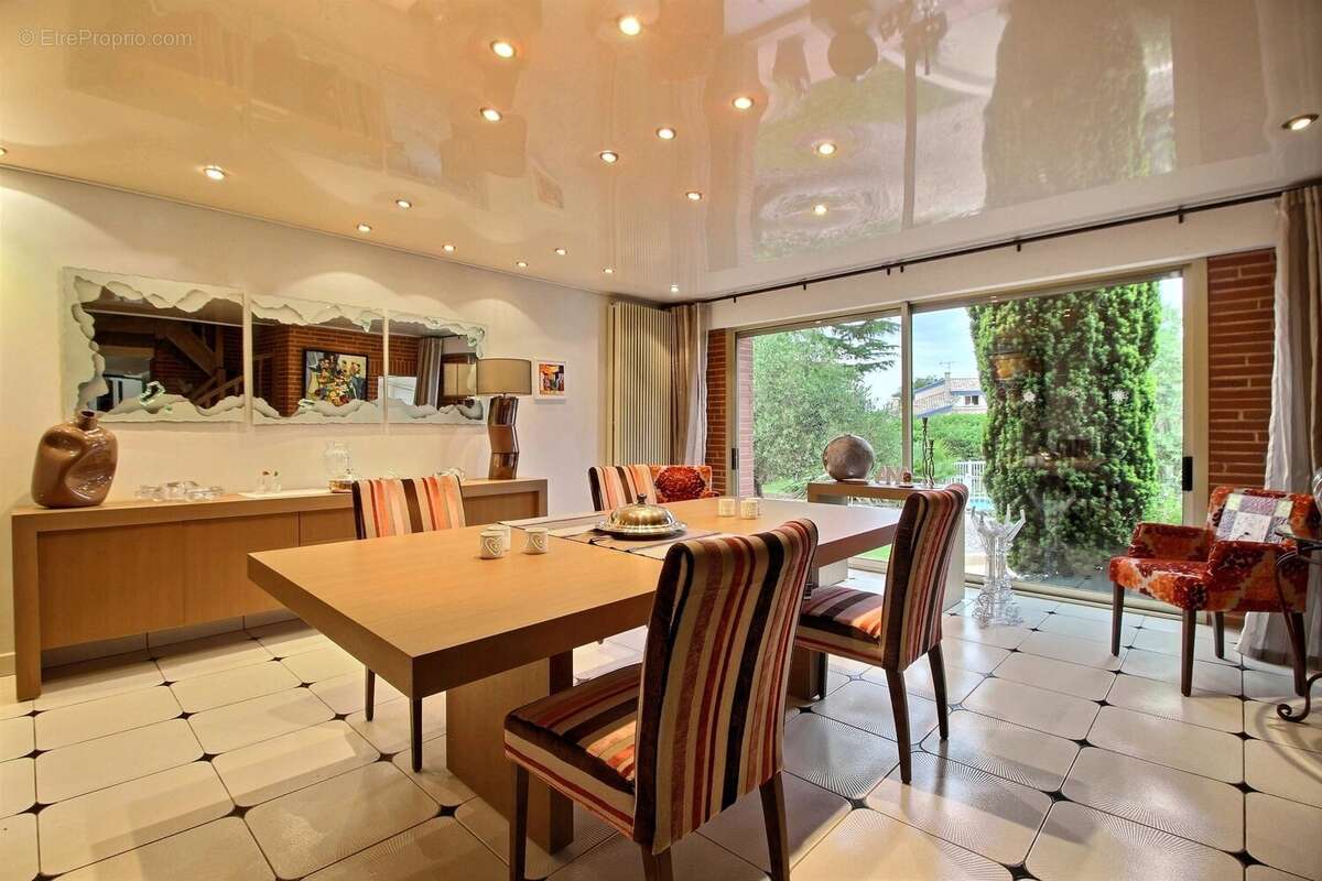 Cugnaux, maison de 315 m² avec jardin, piscine et garage. - photo 4