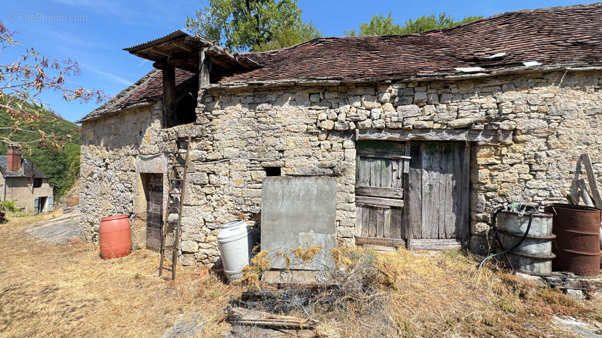Ensemble de ferme Salvagnac-cajarc 5 pièce(s) 100 m2 - photo 7
