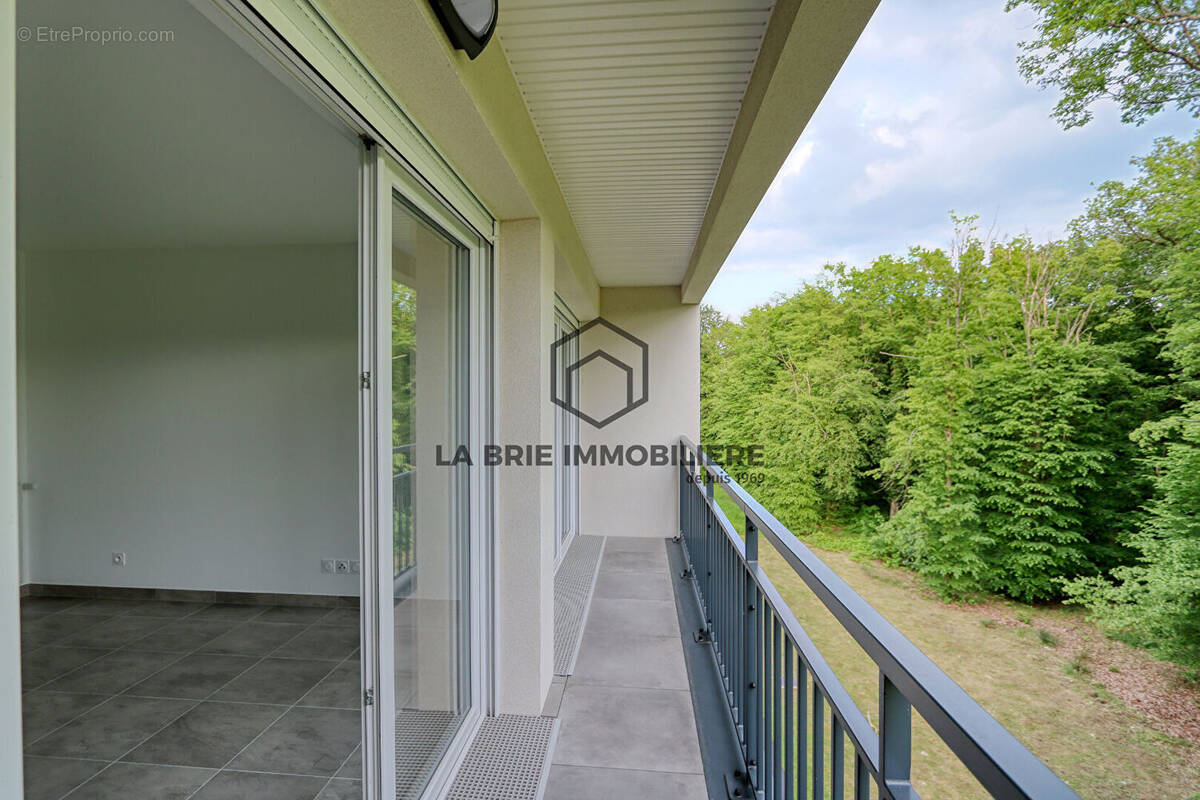 Appartement à EMERAINVILLE