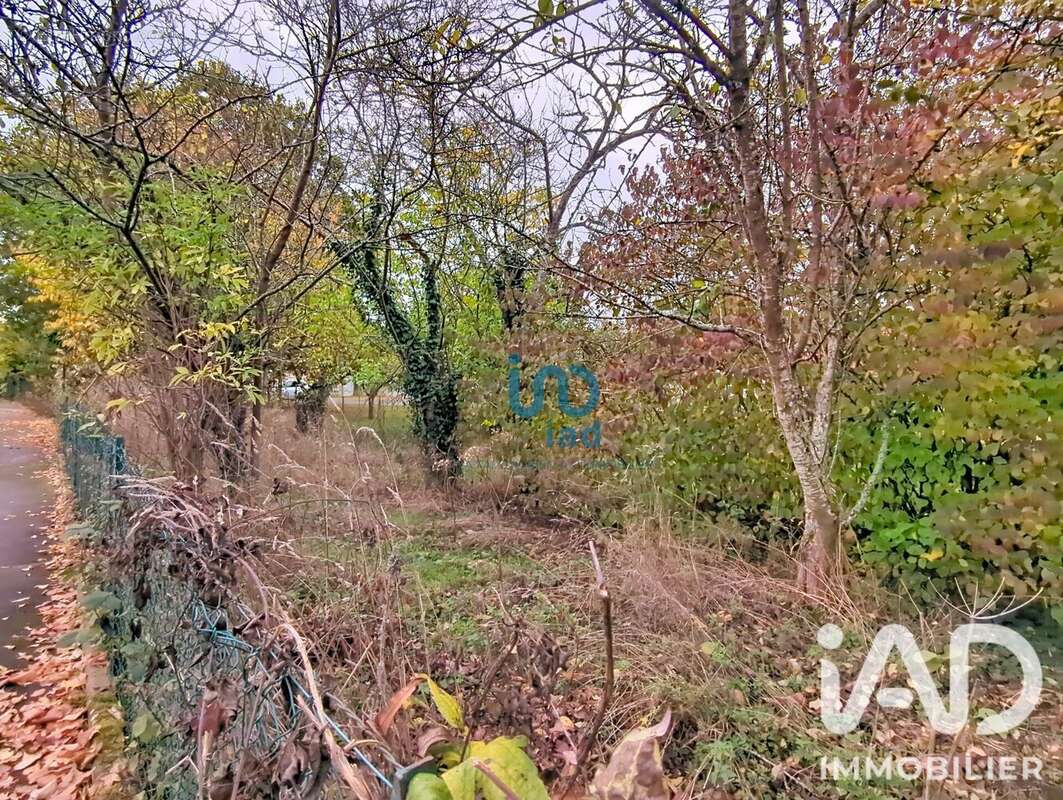 Terrain 638 m² à Fontenay-Tresigny  - photo 2