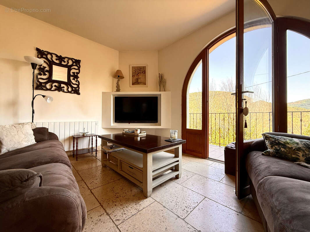 Villa 130m2, 4ch, Garage de 50m2, 2 800m2 de Jardin clos avec vue - photo 3
