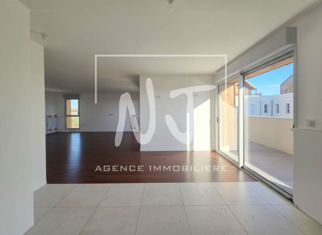 Appartement à AVRILLE