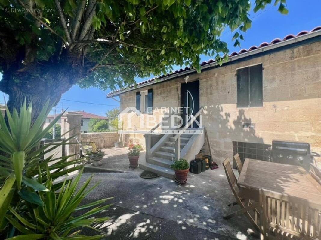 Maison à AMBARES-ET-LAGRAVE